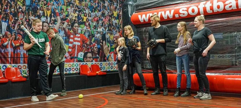 VIL DU VISE SOFTBALL FREM I EXPERIMENTARIUM VIL DU VISE SOFTBALL FREM I EXPERIMENTARIUM
